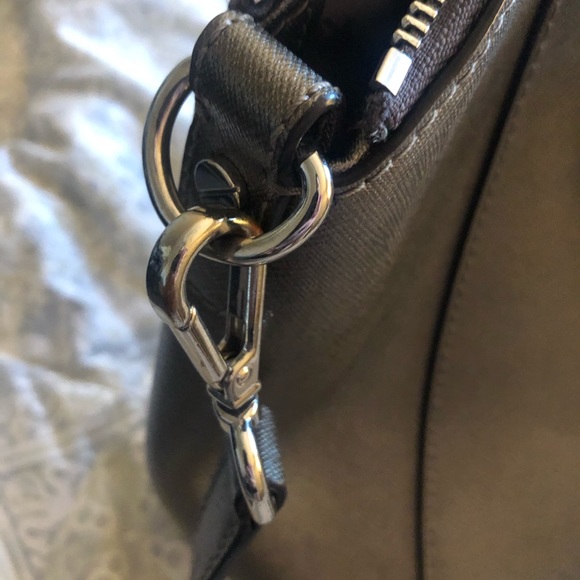 Micheal Kors Purse - Picture 5 of 10